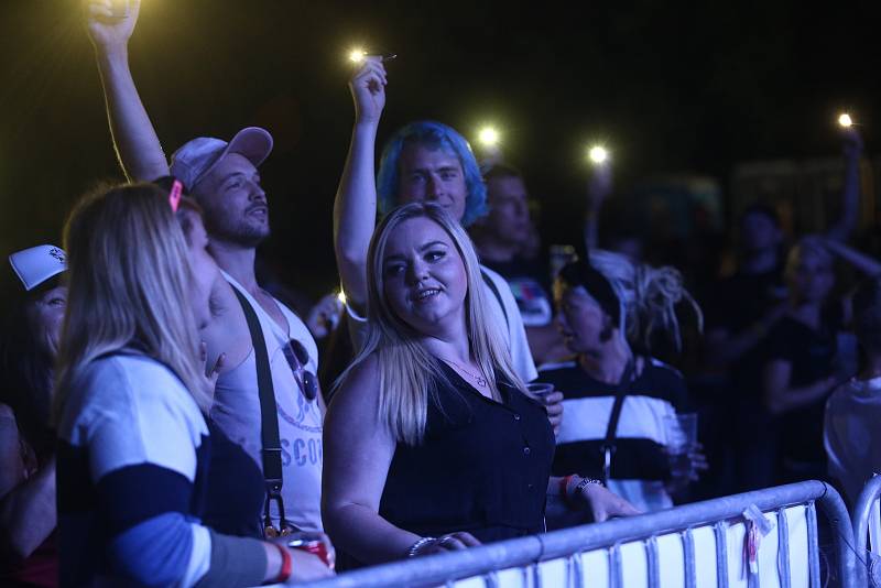 Hudební festival Česká 1 fest. V pátek jsme s redakčním objektivem navštívili koncert nové kapely "Aneta & The Soul Uncles".