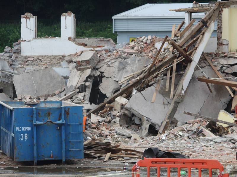 Demolice bývalé budovy ČSAD pokračuje