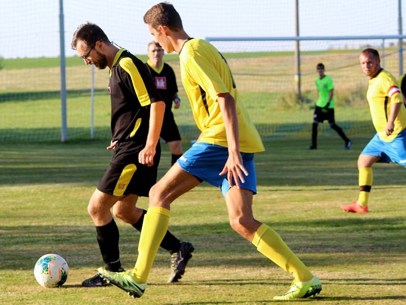 Fotbalová III. třída: TJ Sokol Vlkaneč - TJ Sokol Červené Janovice 9:0 (4:0).