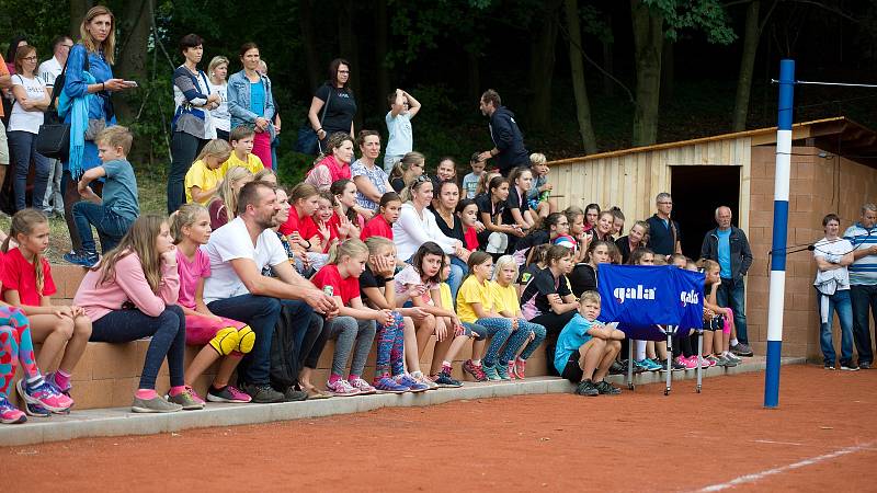 Ze slavnostního otevření antukového hřiště ve sportovním areálu Klimeška v Kutné Hoře.