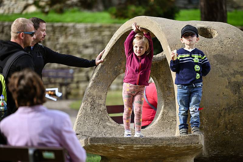 Park pod Vlašským dvorem se dočkal slavnostního otevření.