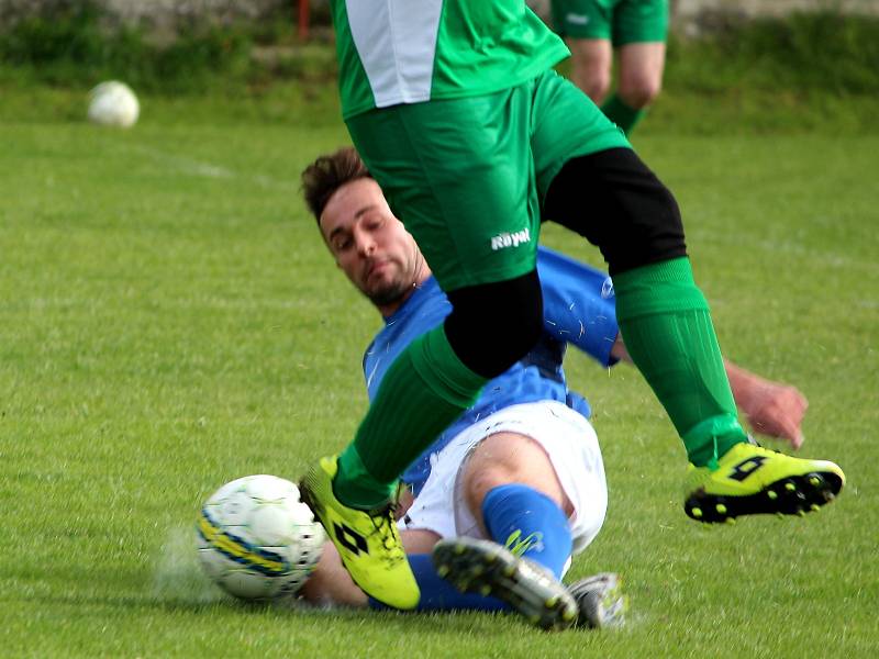 Fotbalová III. třída: TJ Sokol Červené Janovice - FC Bílé Podolí B 1:2 pk (0:0).