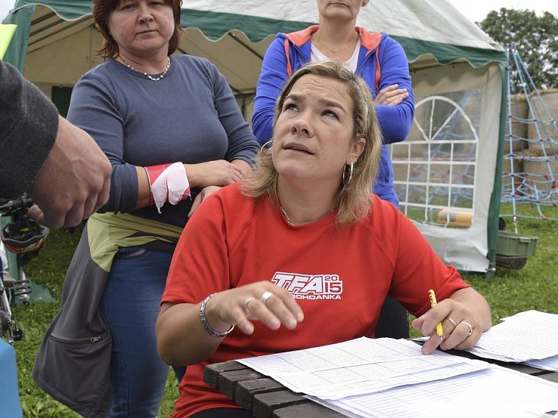 U rozhledny Bohdanka se závodilo na kolech.