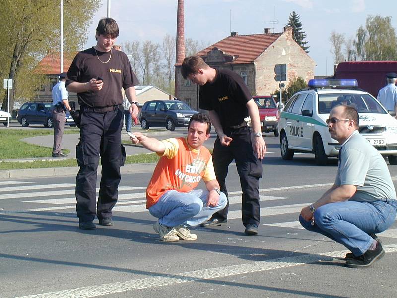 Tomáš Račák jako vedoucí dopravního inspektorátu Policie ČR při vyšetřování tragické dopravní nehody na konci dubna roku 2006 v Kutné Hoře.