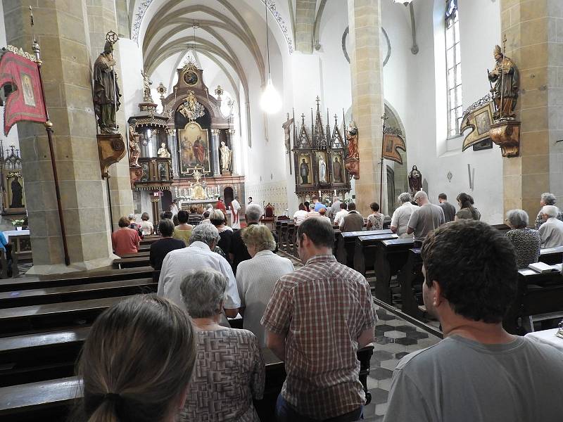Ze slavnosti svatých Petra a Pavla v kostele v Čáslavi.