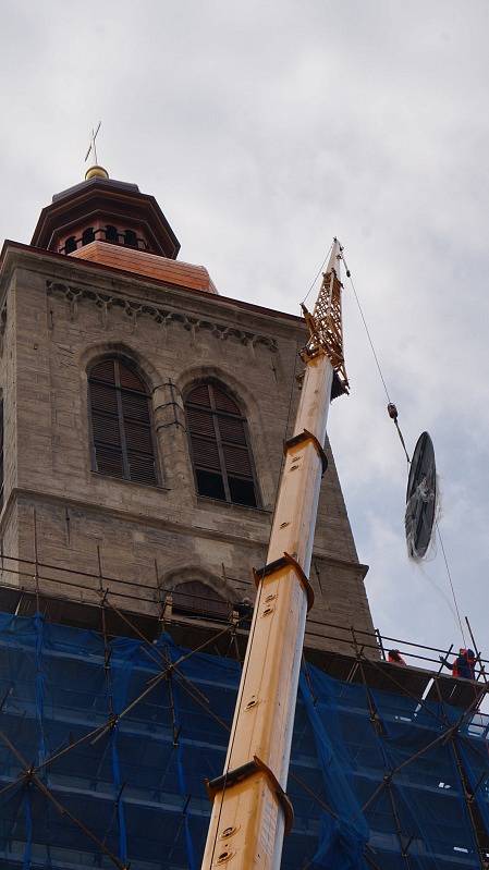 Instalace hodin na věž kostela sv. Jakuba