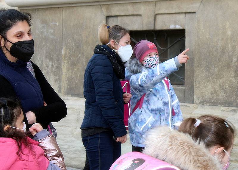 Z návratu dětí do Základní školy Žižkov v Kutné Hoře po skončení nouzového stavu.