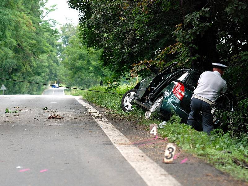 Dopravní nehoda mezi Novými Dvory a Svatým Mikulášem. 3. 8. 2010