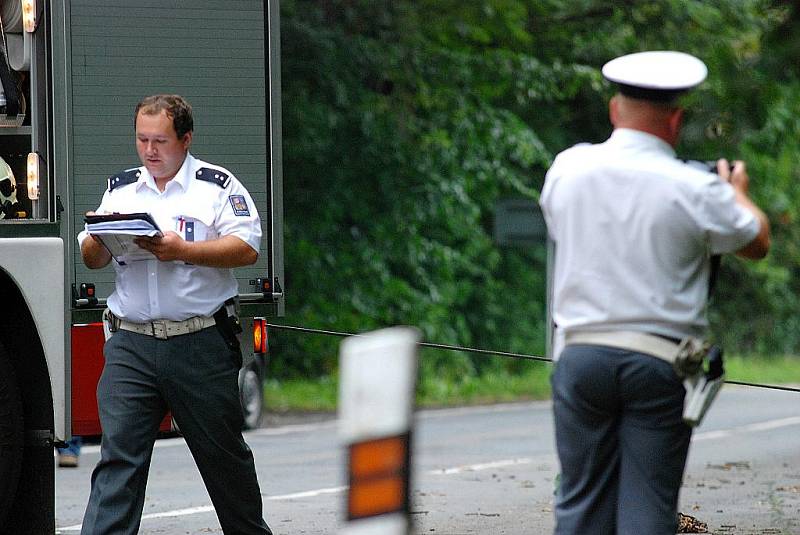 Dopravní nehoda mezi Novými Dvory a Svatým Mikulášem. 3. 8. 2010