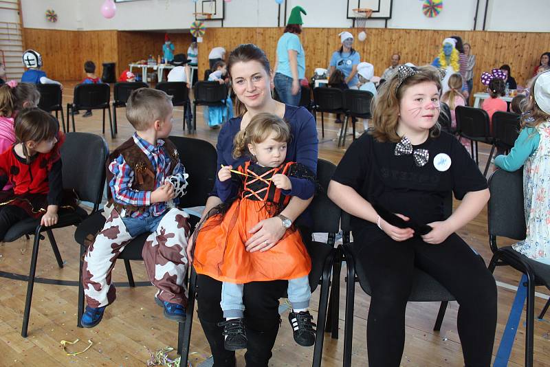 Dětský karneval uspořádal TJ Sokol Žehušice.