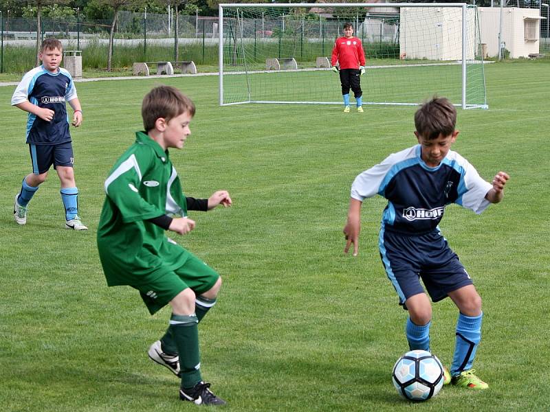 Z finálového turnaje soutěže meziokresních výběrů kategorie U11 v Horních Počaplech na Mělnicku.