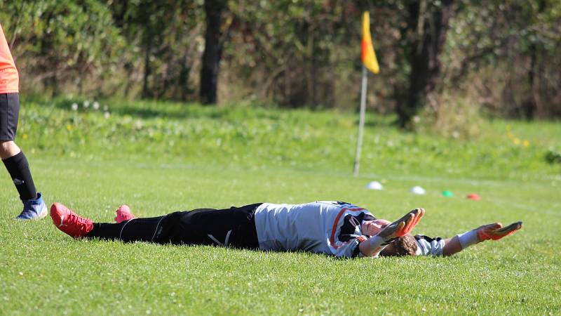 Fotbalový okresní přebor starších žáků: FK Záboří nad Labem - FK Čáslav dívky 1:3 (1:2).