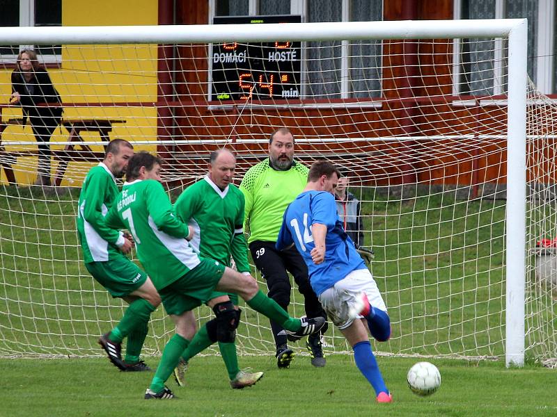 Fotbalová III. třída: TJ Sokol Červené Janovice - FC Bílé Podolí B 1:2 pk (0:0).