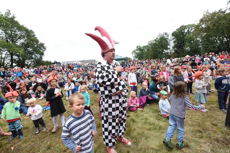 Kefír tradičně bavil spoustou atrakcí, tou největší byli Kašpárek a Bozzookas.