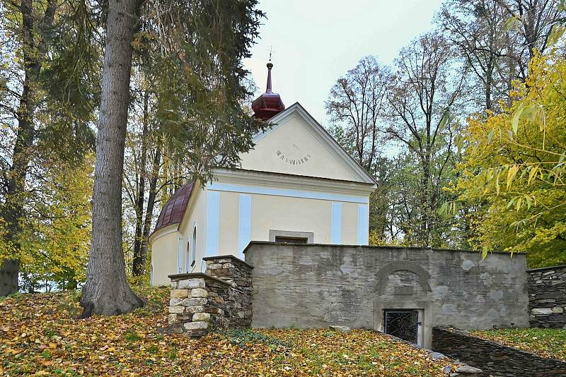 Studánka pod kapličkou Panny Marie Pomocné u Lázní Roztěž.