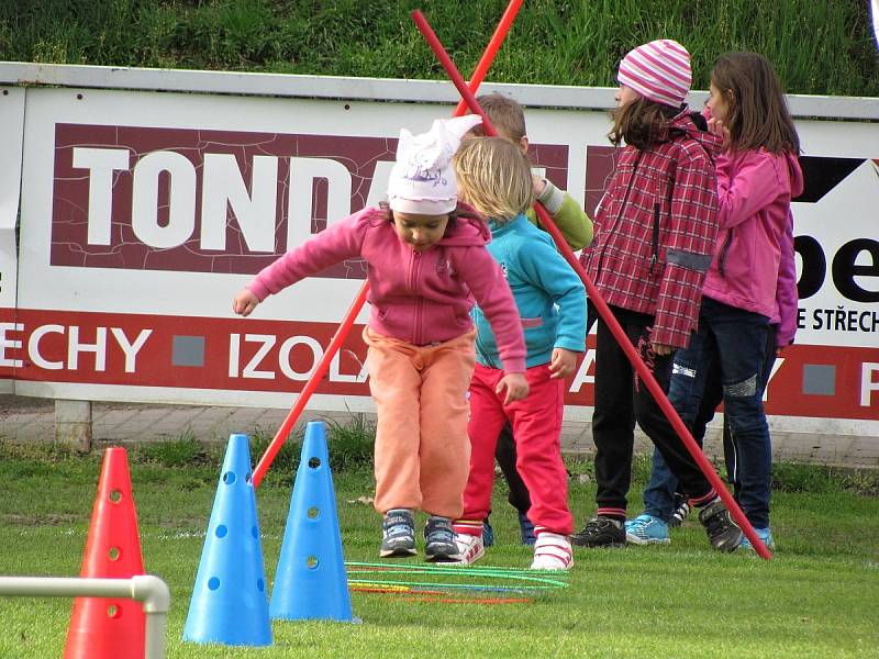 Fotbalový klub Čáslav uspořádal v úterý 11. dubna 2017 první nábor zaměřený vyloženě na děvčata.