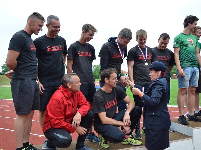 Z krajské soutěže v požárním sportu profesionálních a dobrovolných hasičů na stadionu Olympia v Kutné Hoře.