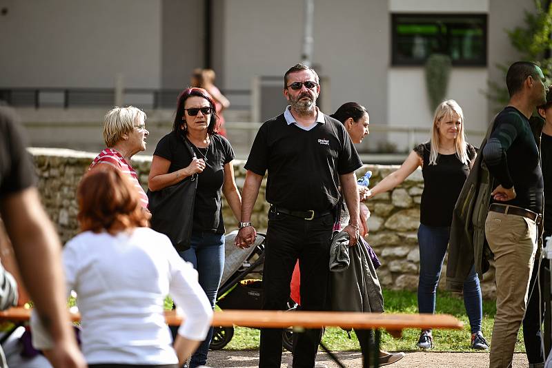 Park pod Vlašským dvorem se dočkal slavnostního otevření.