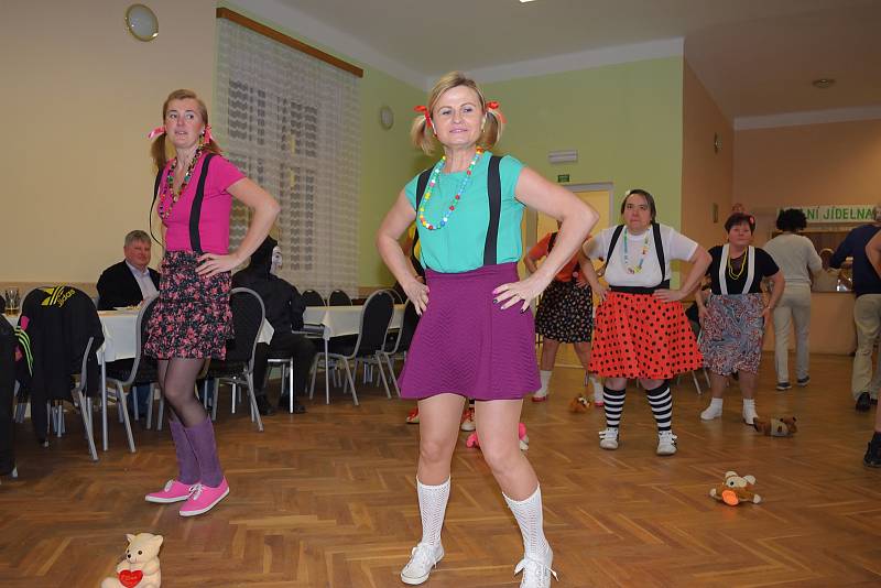 Maškarní ples v obci Bahno.