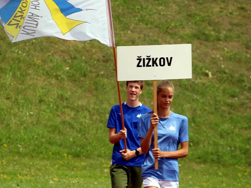 Ze závěrečného slavnostního ceremoniálu Městských her 9. olympiády dětí a mládeže na stadionu Olympia v Kutné Hoře.