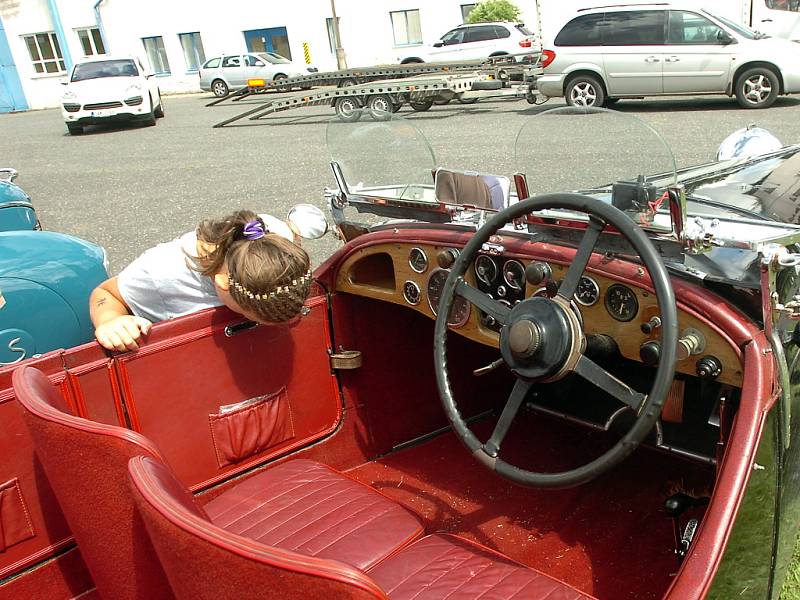 Setkání majitelů vozů značky Aero 50. 14.7.2012