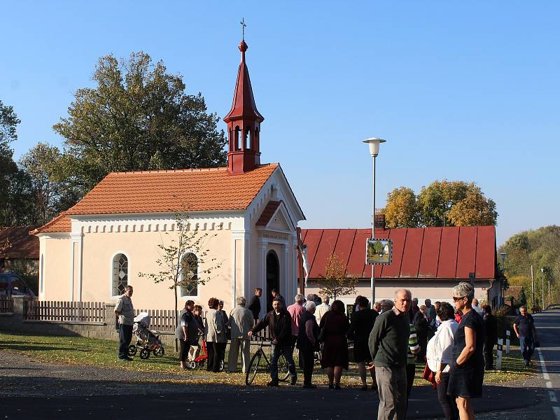 Ze svěcení opravené kaple v Šebestěnicích.