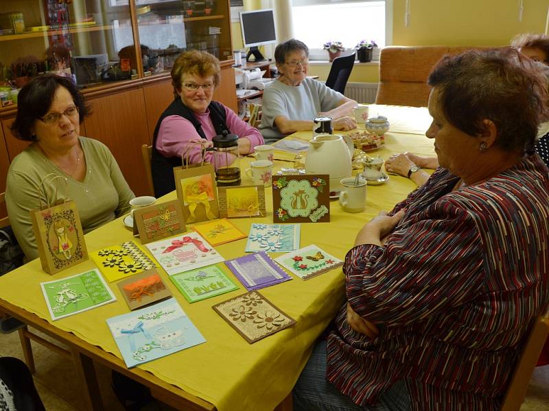 V Centru pro zdravotně postižené a seniory Kutná Hora vyráběli papírová přáníčka.
