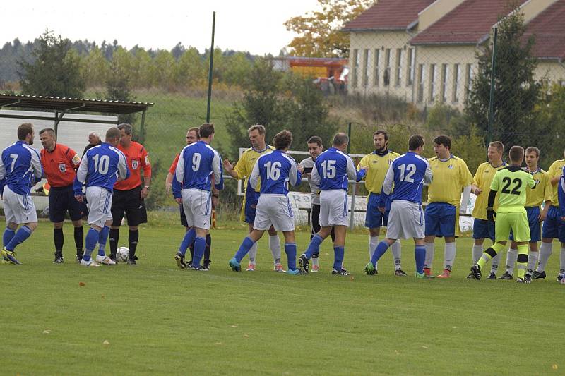 Utkání 7. kola okresního fotbalového přeboru: Zbraslavice - Sázava B 2:3.