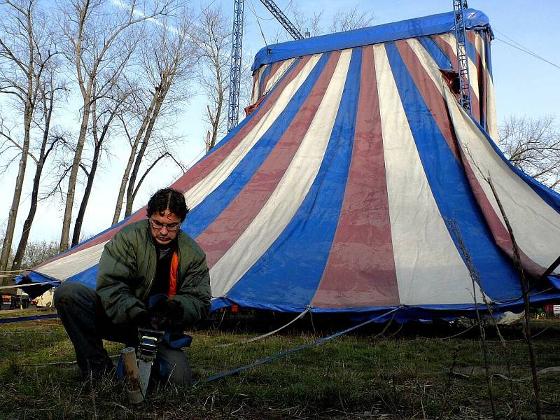 Takhle se staví cirkus Jo-Joo