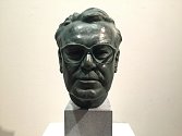 Vítězný návrh sochařského portrétu Miloše Formana od Jana Padyšáka.