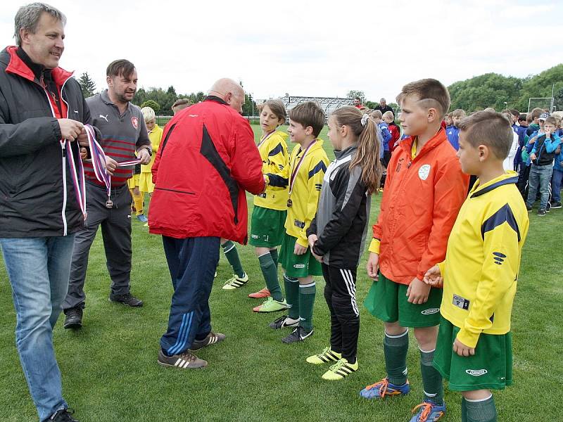 Z finálového turnaje soutěže meziokresních výběrů kategorie U11 v Horních Počaplech na Mělnicku.