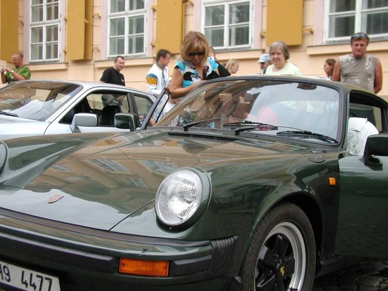 Sraz majitelů vozu Porsche.