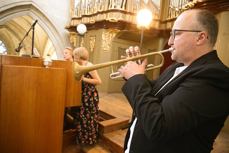 Mezinárodní hudební festival Kutná Hora: zkouška na koncert Okna v chrámu svaté Barbory.