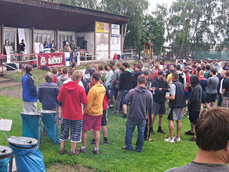 Červenojanovický Pukma Cup 2009 - slavnostní zahájení 12. ročníku turnaje v malé kopané a rozlosování mužstev do skupin.