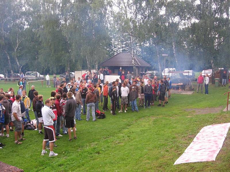 Červenojanovický Pukma Cup 2009 - slavnostní zahájení 12. ročníku turnaje v malé kopané a rozlosování mužstev do skupin.