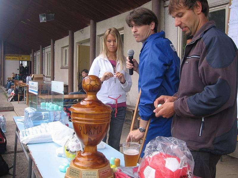 Červenojanovický Pukma Cup 2009 - slavnostní zahájení 12. ročníku turnaje v malé kopané a rozlosování mužstev do skupin.