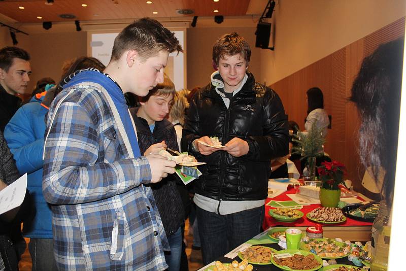 Studenti nabízeli své výrobky a služby na Veletrhu fiktivních firem.