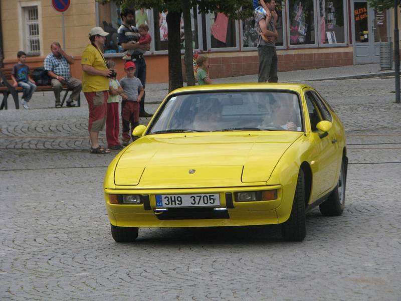 Desátý letní sraz vozidel značky Porsche a jejich řidičů v Čáslavi 21. července 2012.