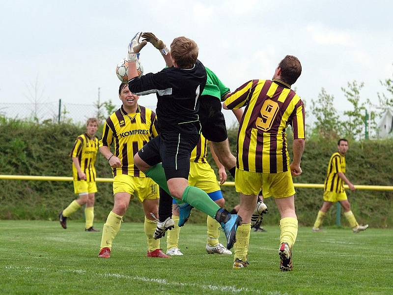 22. kolo III. třídy: Paběnice B - Kačina, 22. května 2010.