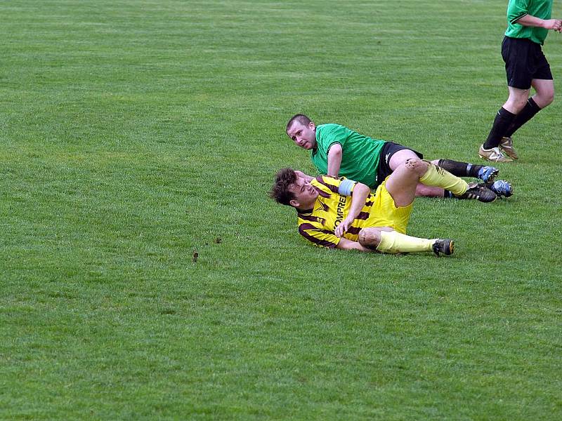 22. kolo III. třídy: Paběnice B - Kačina, 22. května 2010.