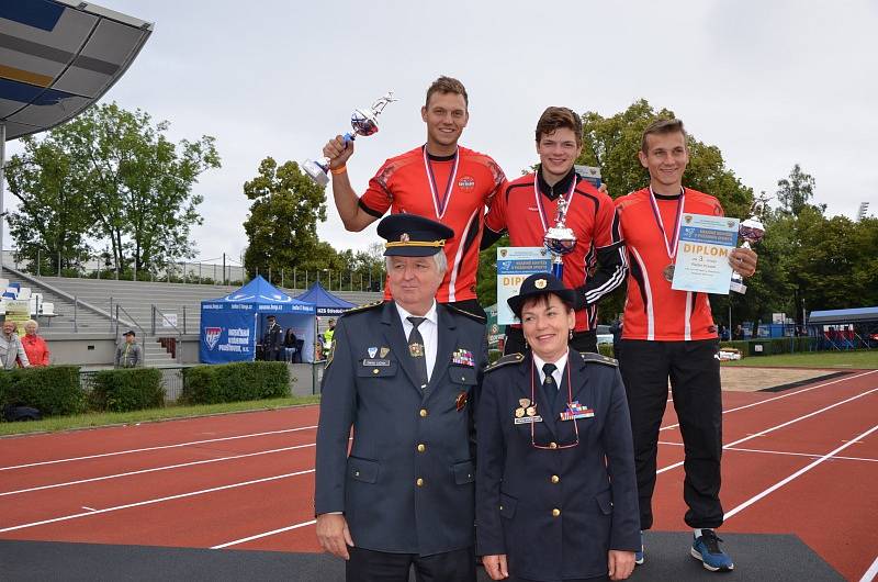 Na Městském stadionu Sletiště v Kladně se o víkendu 23. a 24. června uskutečnila hlavní část Krajské soutěže v požárním sportu profesionálních a dobrovolných hasičů.