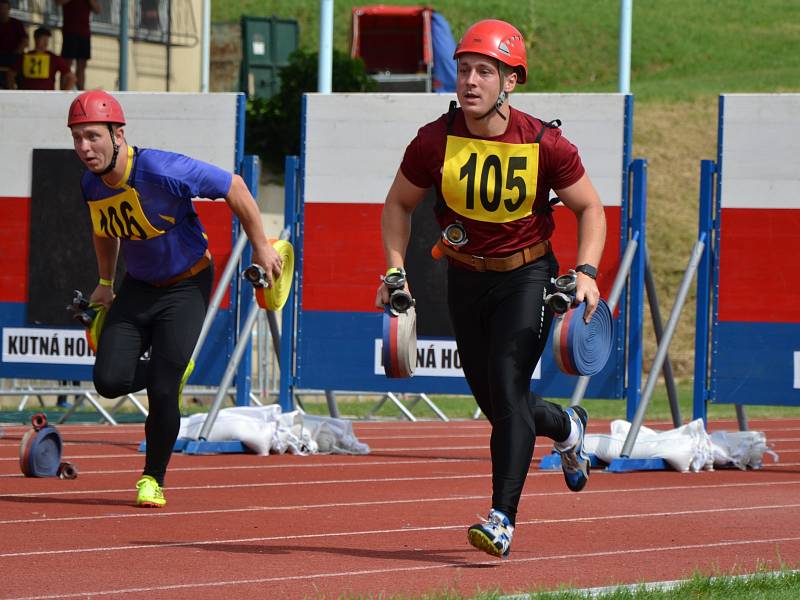 Z krajské soutěže v požárním sportu profesionálních a dobrovolných hasičů na stadionu Olympia v Kutné Hoře.