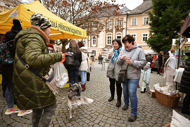 Na trhu bylo možné ochutnat dobroty, i zakoupit řemeslné výrobky.