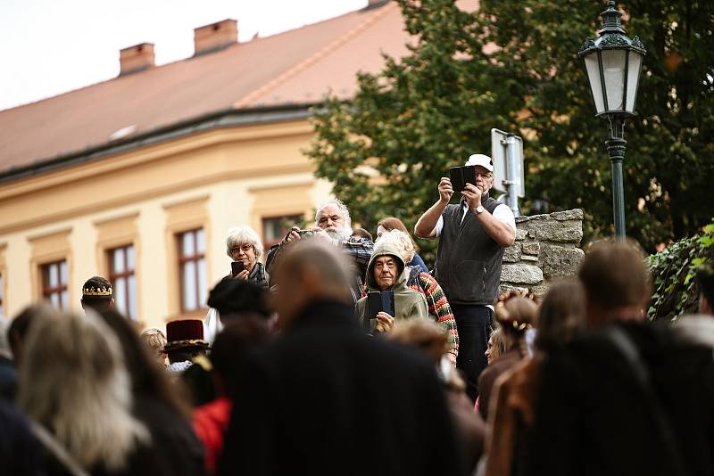 Z Průvodu králů vládnoucí v českých zemích v období gotiky konaný v Kutné Hoře 18. září 2021.