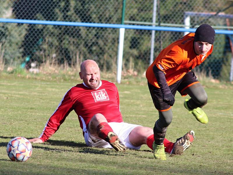 Fotbalová IV. třída, skupina B: SK Zbraslavice B - SK Malešov B 2:4 (0:2).