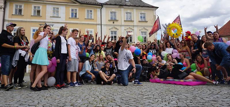 Natáčení videoklipu k písni Chtěl jsem tím říct na Palackého náměstí v Kutné Hoře 