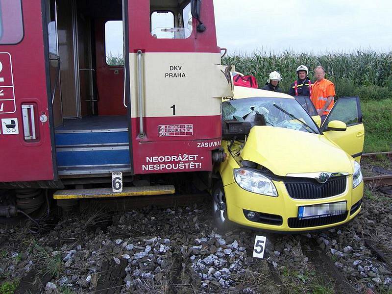 Nehoda na přejezdu v Poličanech. 31. 7. 2011