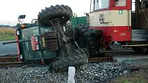 Nehoda vlaku a traktoru na trati Čáslav místní nádraží - Skovice. 20. 9. 2012