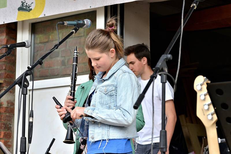 A jako novinka bylo to, že se festival více programově orientoval na děti. Připraveny byly tvořivé dílny, ruzné soutěže, nebo skákací hrad.