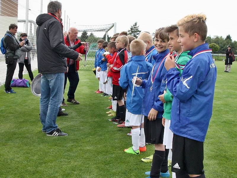 Z finálového turnaje soutěže meziokresních výběrů kategorie U11 v Horních Počaplech na Mělnicku.